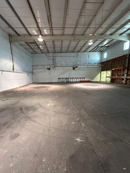 More Photos Of 6205 31st St E, Bradenton Warehouse For Lease