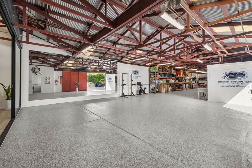 More Photos Of 133 Sunnyway Dr, Ventura Warehouse For Lease