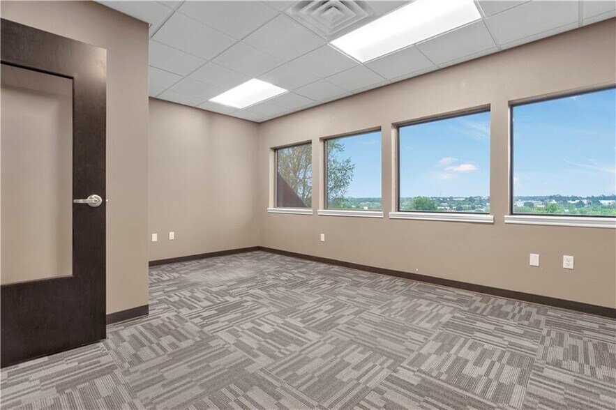 More Photos Of 1088 E Millsap Rd, Fayetteville Office For Lease