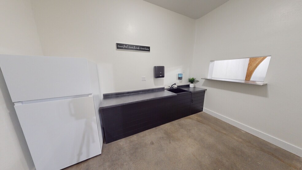 More Photos Of 312 Sycamore St, Greenville Storefront Retail Office For Sale