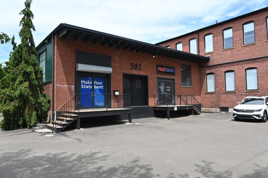 Primary Photo Of 583 Pacific St, Stamford Freestanding For Lease