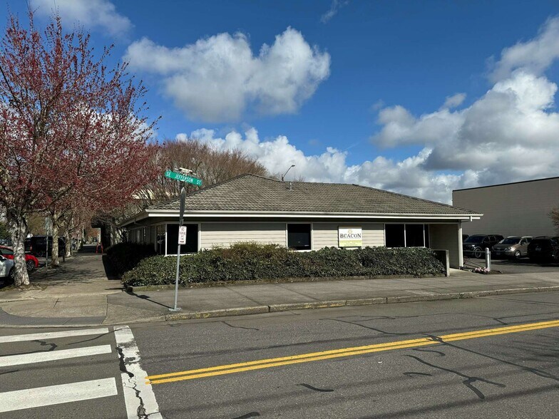 Primary Photo Of 2001 SE Jefferson St, Portland Medical For Lease