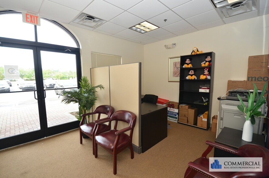 More Photos Of 13538 Village Park Dr, Orlando Office Residential For Lease