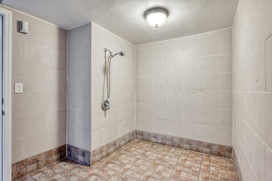 More Photos Of 2502 W 3rd St, Los Angeles Medical For Sale