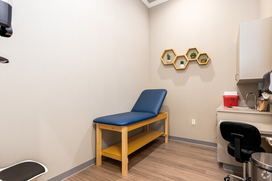 Primary Photo Of 1400 N Coit Rd, McKinney Medical For Lease