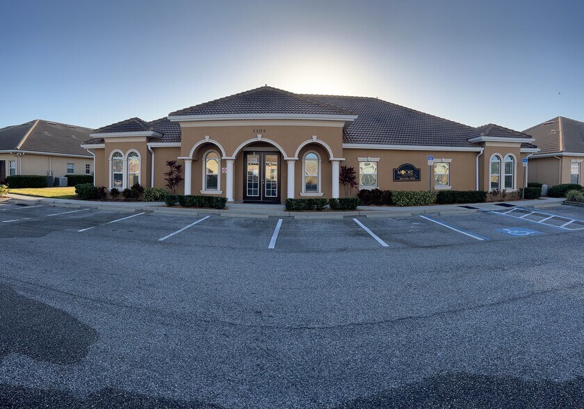 Primary Photo Of 1104 Kyle Wood Ln, Brandon Medical For Sale
