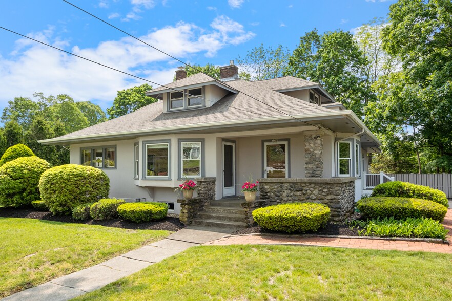 Primary Photo Of 662 Main St, Shrewsbury Office For Sale