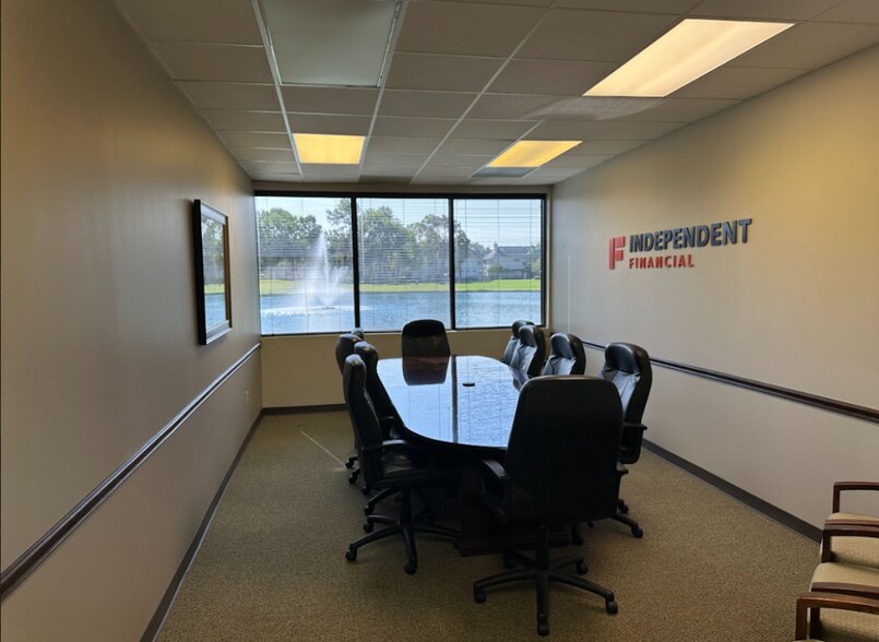 More Photos Of 19855 Southwest Fwy, Sugar Land Office For Sale