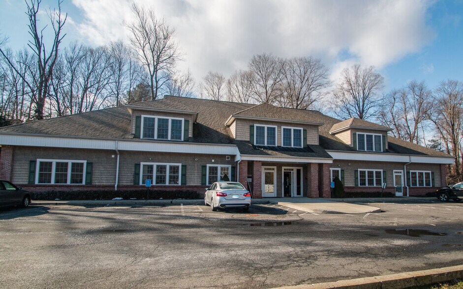 More Photos Of 35 Copps Hill Rd, Ridgefield Office Residential For Lease