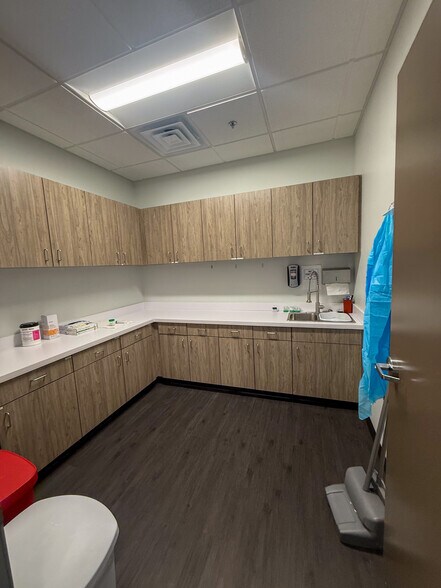 More Photos Of 2950 W Horizon Ridge Pky, Henderson Office For Sale