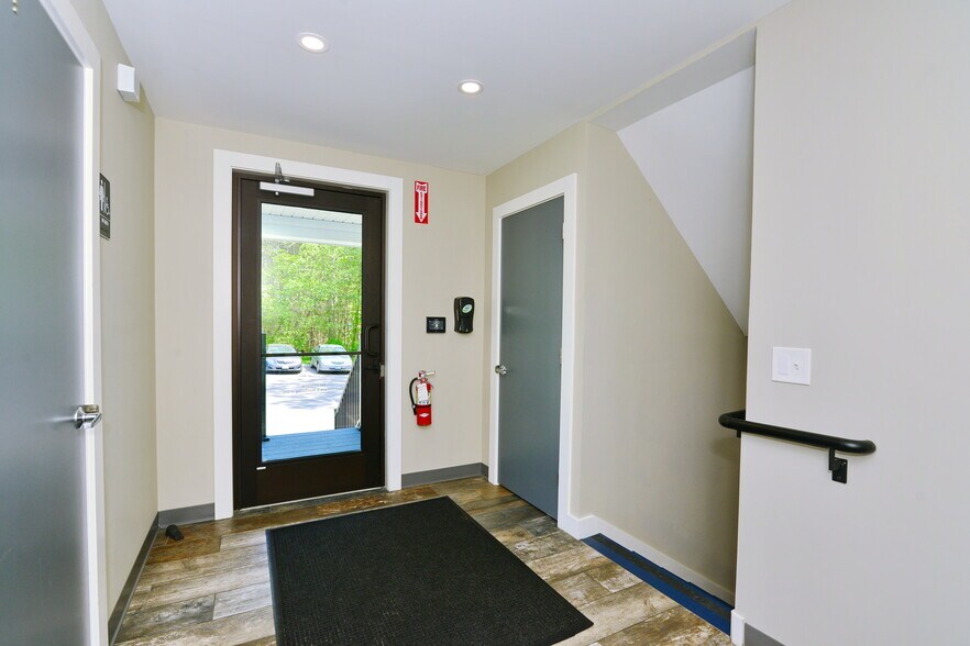 More Photos Of 186 Grove St, Franklin Office For Sale