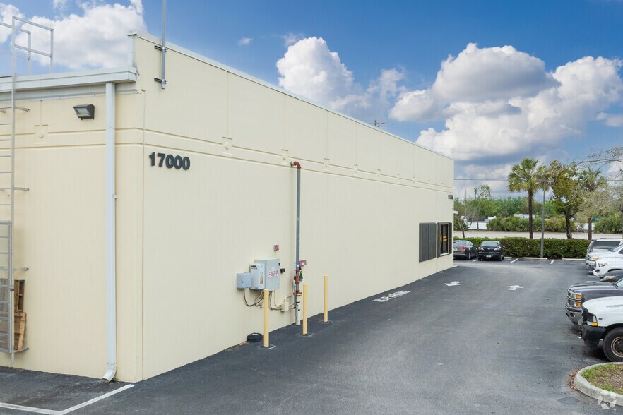 More Photos Of 17000 Alico Commerce Ct, Fort Myers Flex For Sale