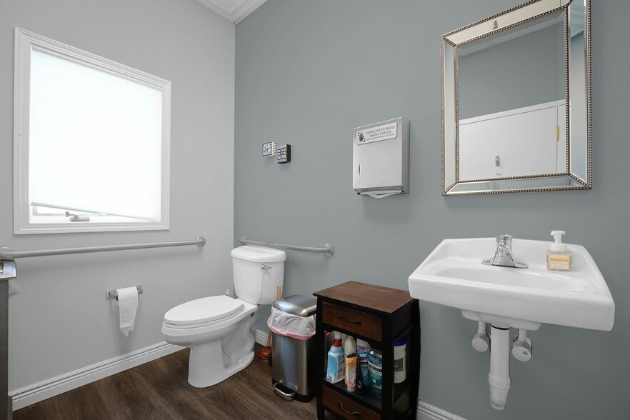 More Photos Of 40 Clairedan Dr, Powell Office For Lease