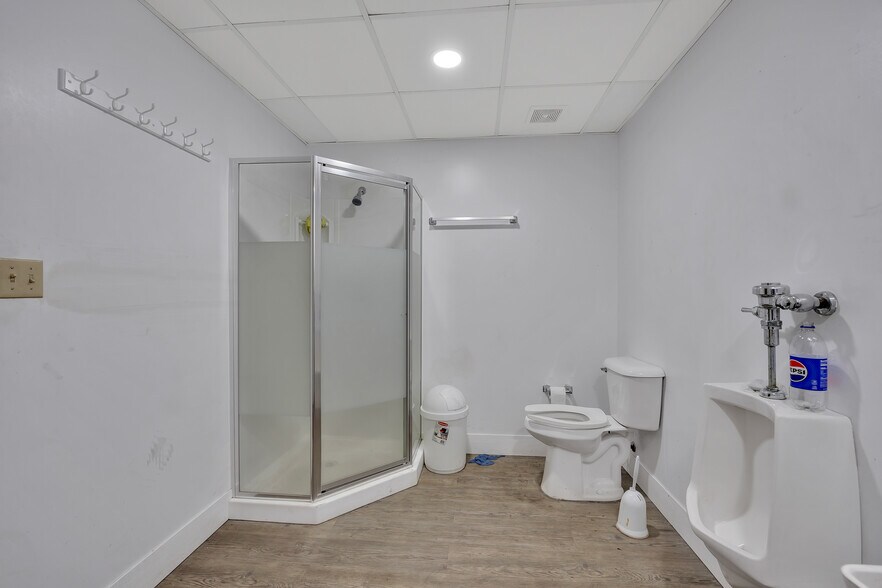 More Photos Of 3548 Cumberland Rd, Cumberland Warehouse For Sale