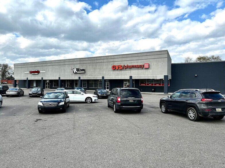 More Photos Of 4235-4239 E 12 Mile Rd, Warren Storefront For Lease