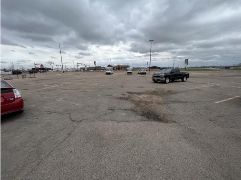 More Photos Of 1350 W Main St, Sterling Freestanding For Sale