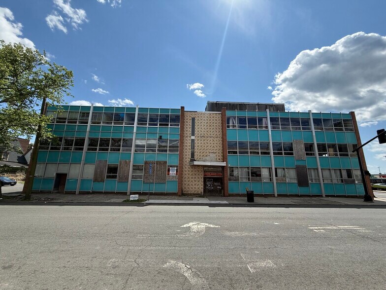 More Photos Of 700 Park Ave, Plainfield Office For Sale