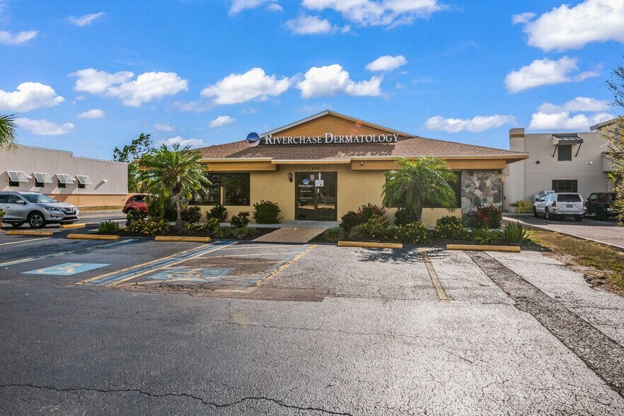 More Photos Of 406 N Indiana Ave, Englewood Medical For Sale