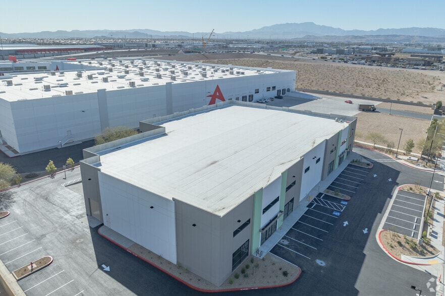 More Photos Of 5765 W Sunset Rd, Las Vegas Distribution For Sale
