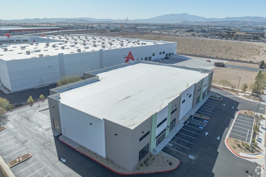 More Photos Of 5765 W Sunset Rd, Las Vegas Distribution For Sale