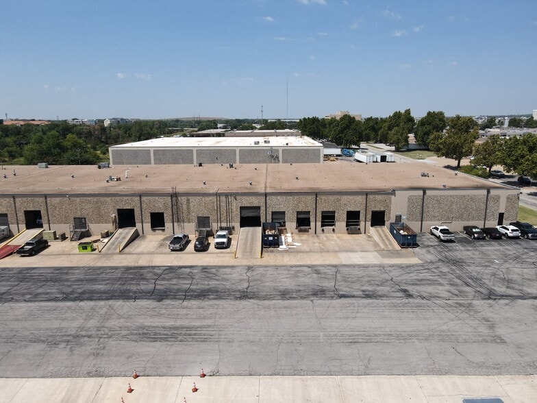 More Photos Of 4130-4150 Will Rogers Pky, Oklahoma City Warehouse For Lease