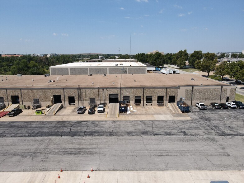 More Photos Of 4130-4150 Will Rogers Pky, Oklahoma City Warehouse For Lease