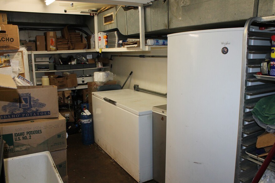 More Photos Of 408 E Comanche Ave, Shabbona General Retail For Sale