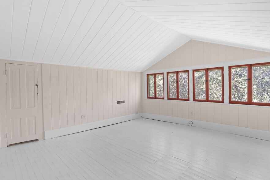 More Photos Of 219 Old Mill Rd, Winchester Office For Sale