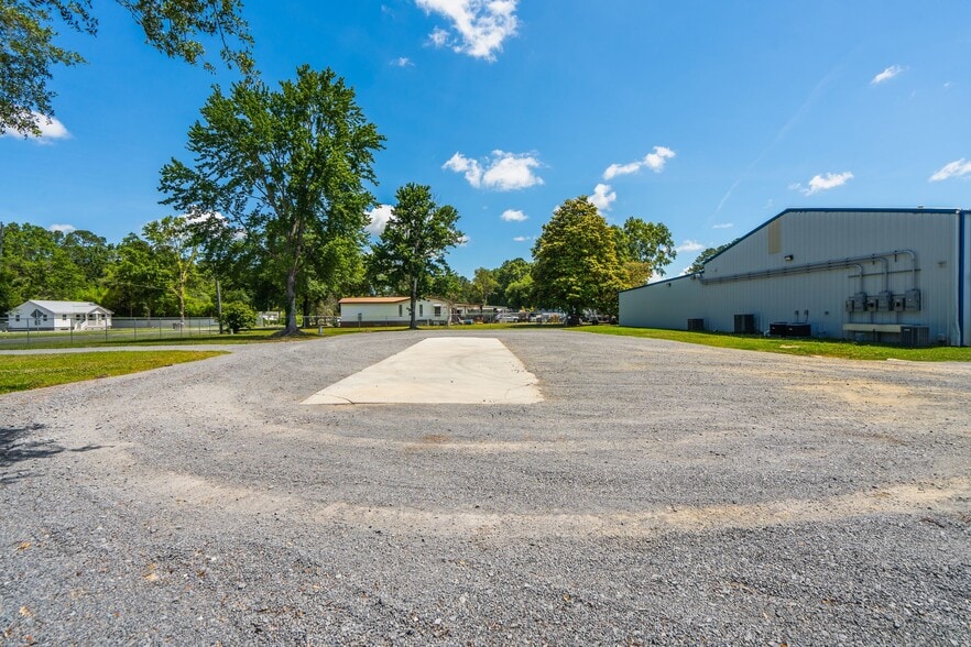 More Photos Of 103 Ardis St, Summerville Warehouse For Sale