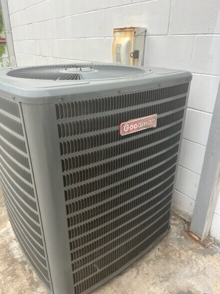 More Photos Of 7715 Lem Turner Rd, Jacksonville Auto Repair For Sale