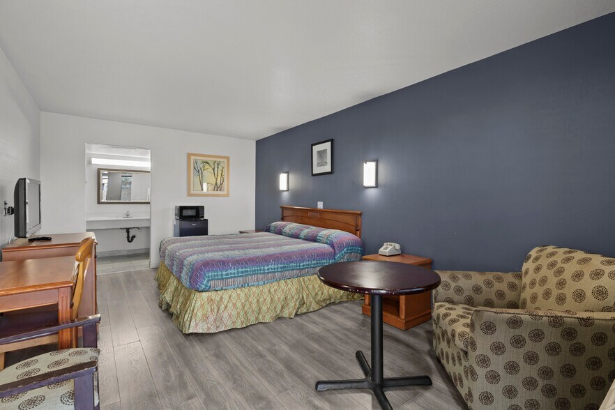 More Photos Of 4021 N 27th Ave, Phoenix Hotel For Sale