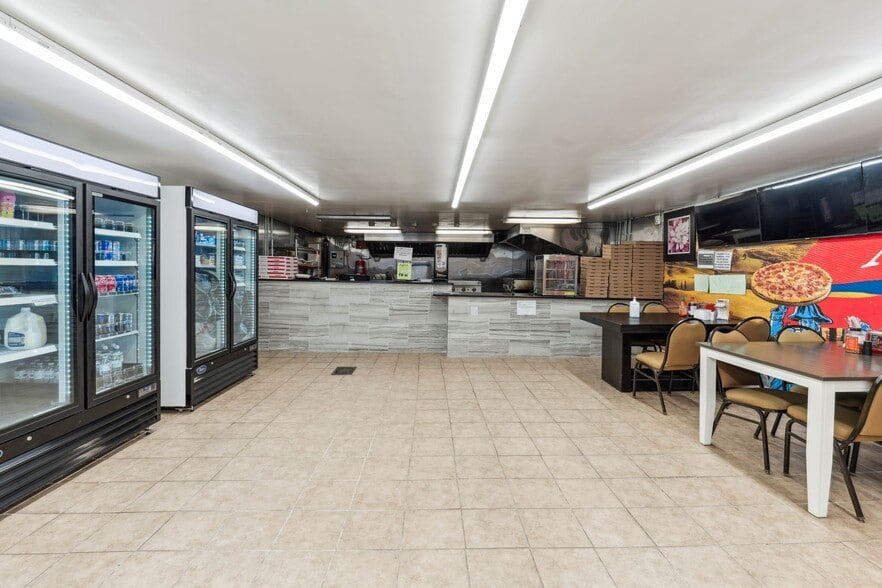 More Photos Of 117 Clinton St, Shrewsbury Freestanding For Sale