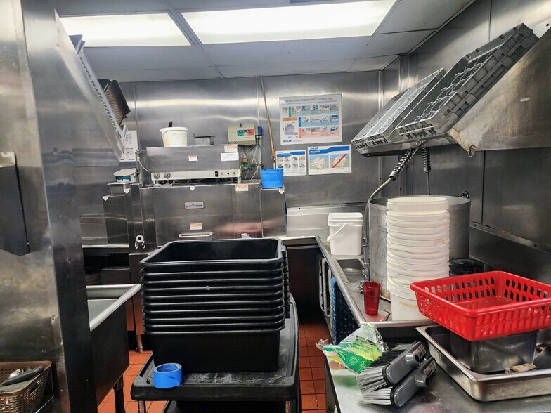 More Photos Of 8451 Ocean Gtwy, Easton Restaurant For Sale