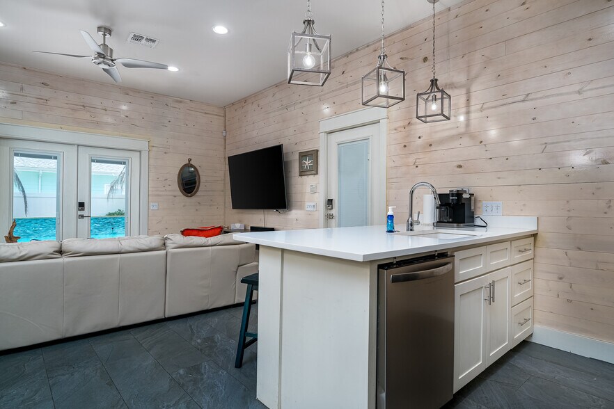 More Photos Of 2821 S 11th St, Port Aransas Multifamily For Sale