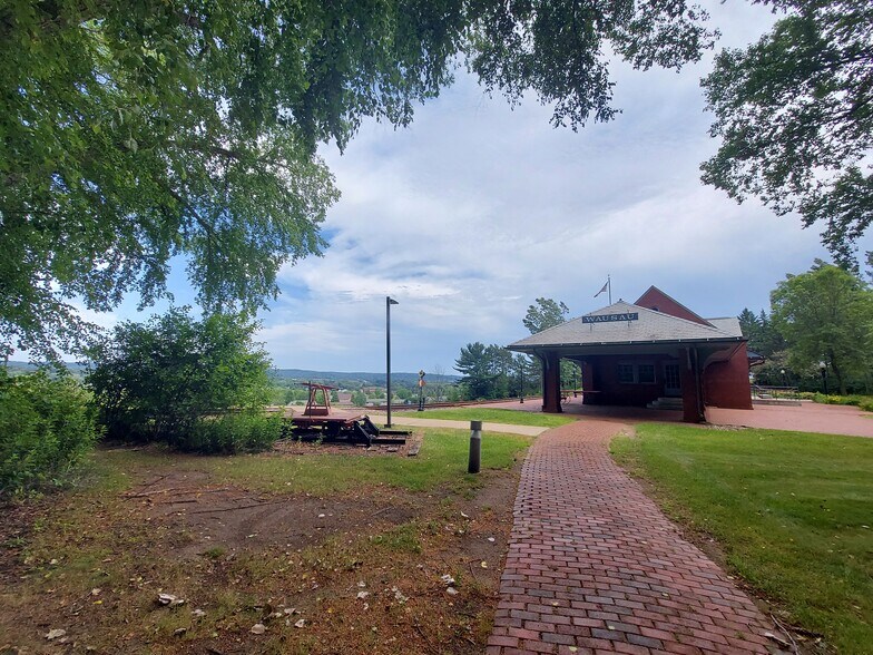 More Photos Of 1800 Westwood Center Blvd, Wausau Office For Sale