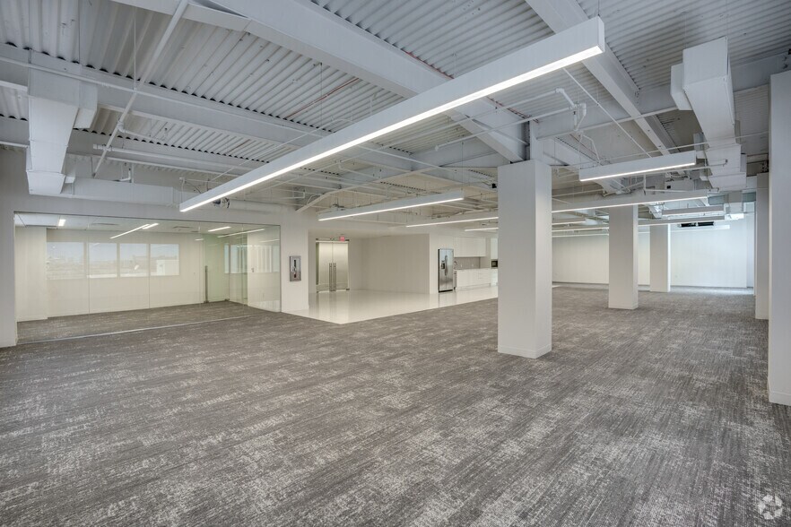 More Photos Of 200 SE 1st St, Miami Office For Sale