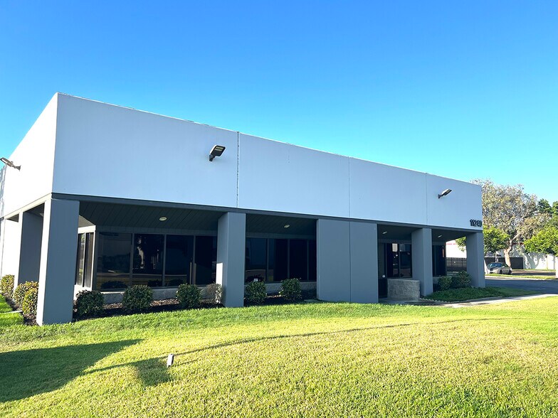 More Photos Of 11240 Young River Ave, Fountain Valley Warehouse For Lease
