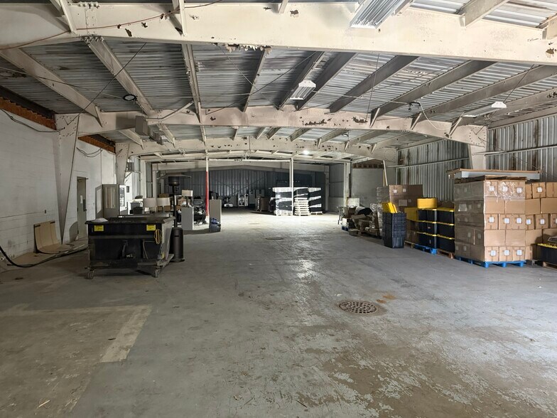 More Photos Of 5012 Page Ave, Jackson Warehouse For Lease