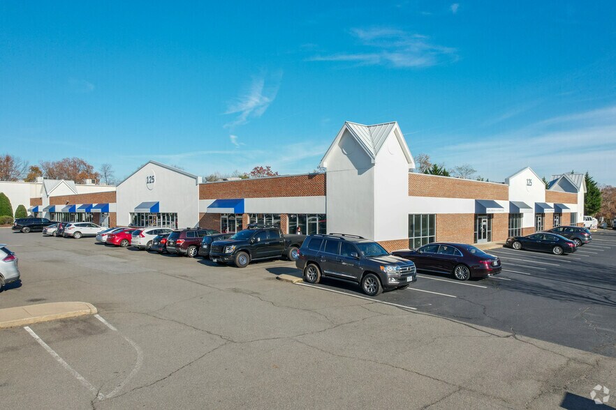 More Photos Of 125 Olde Greenwich Dr, Fredericksburg Flex For Lease