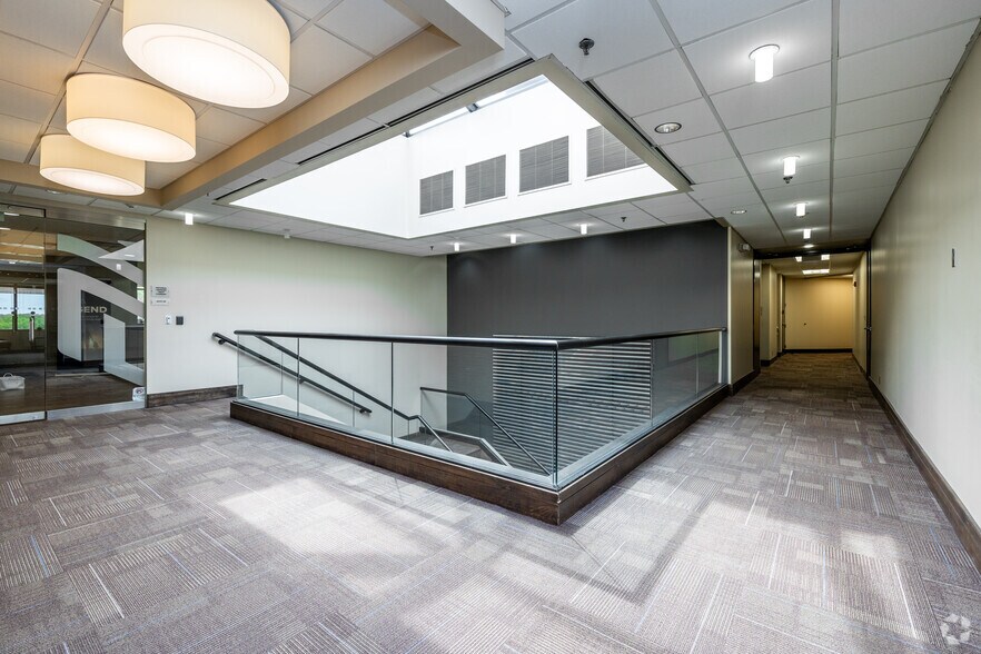 More Photos Of 800 E 101st Ter, Kansas City Coworking Space