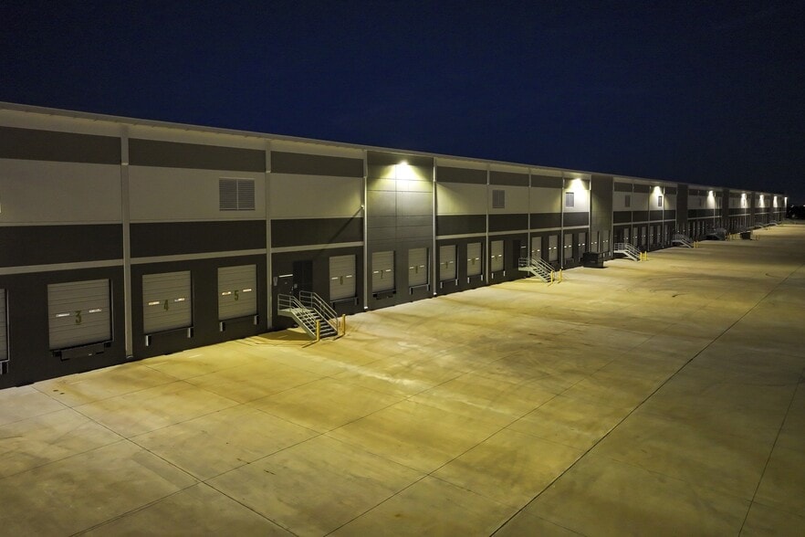 More Photos Of 2801 N State Highway 78, Wylie Warehouse For Lease