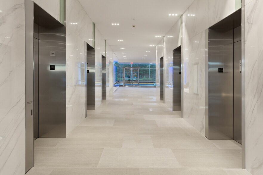 More Photos Of 12601 Fair Lakes Cir, Fairfax Office For Lease