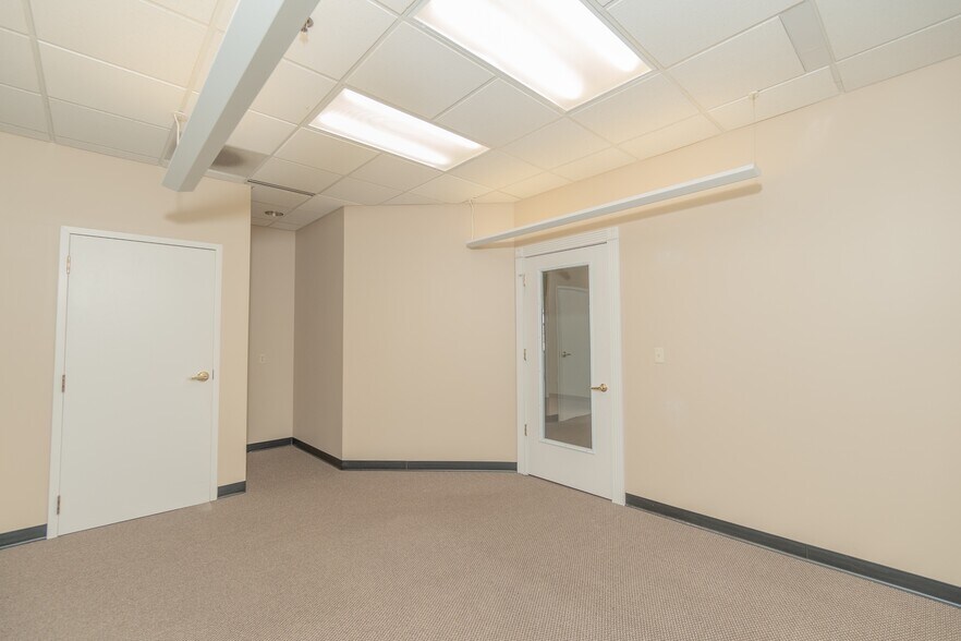 More Photos Of 2142 -2160 W Chesterfield Blvd, Springfield Storefront Retail Office For Lease