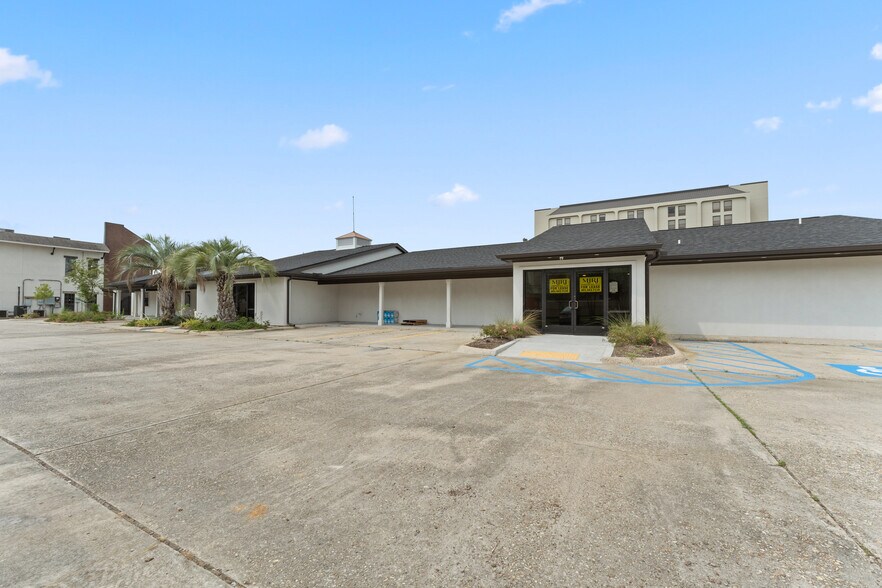 More Photos Of 2726 Continental Dr, Baton Rouge Medical For Lease