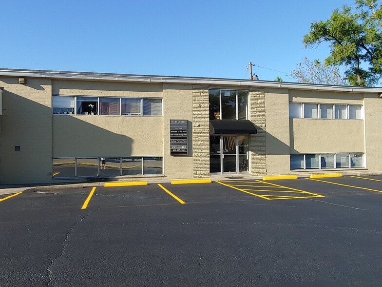 More Photos Of 5625 N High St, Worthington Storefront Retail Office For Lease