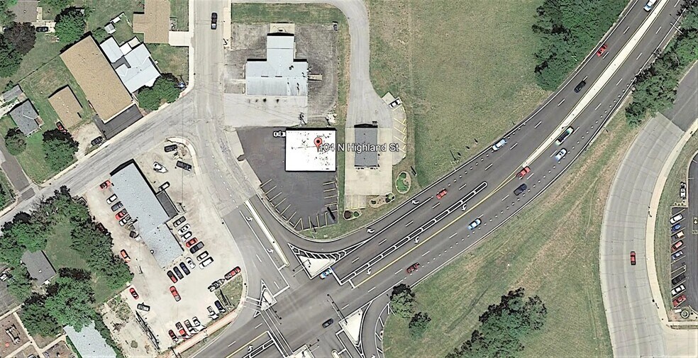 More Photos Of 104 N Highland St, Creve Coeur Freestanding For Lease