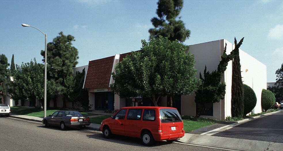 More Photos Of 10934-10940 Portal Dr, Los Alamitos Light Manufacturing For Lease