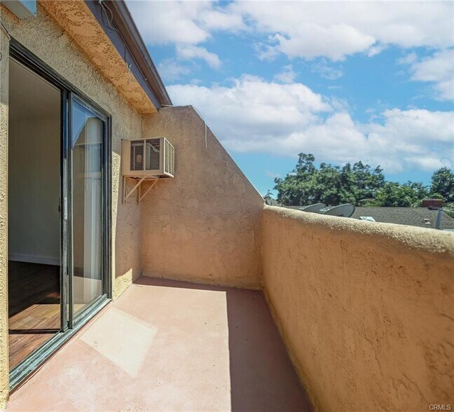 More Photos Of 709 E Chestnut Ave, Santa Ana Apartments For Sale