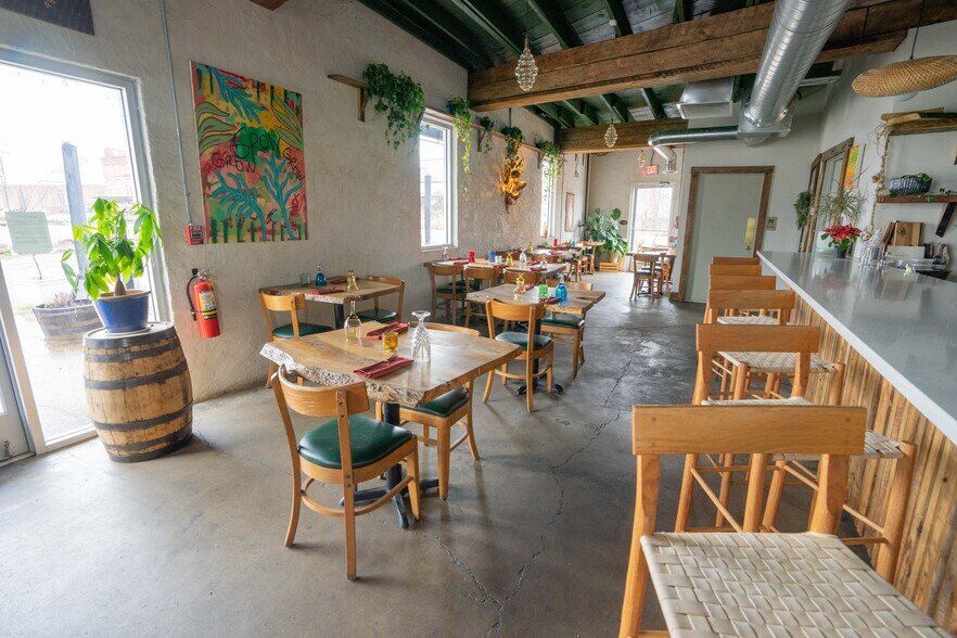 More Photos Of 313 McFarland Ave, Rossville Storefront For Sale