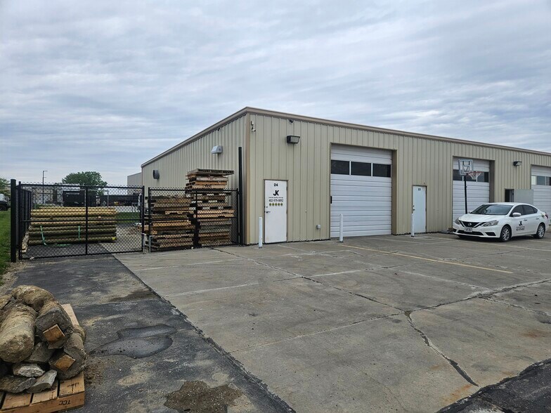 More Photos Of 11529-11531 Portal Rd, La Vista Warehouse For Lease